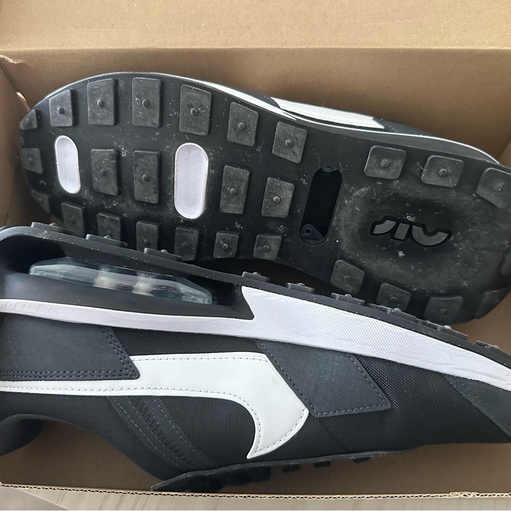 Nike Men's Black and White Sneakers